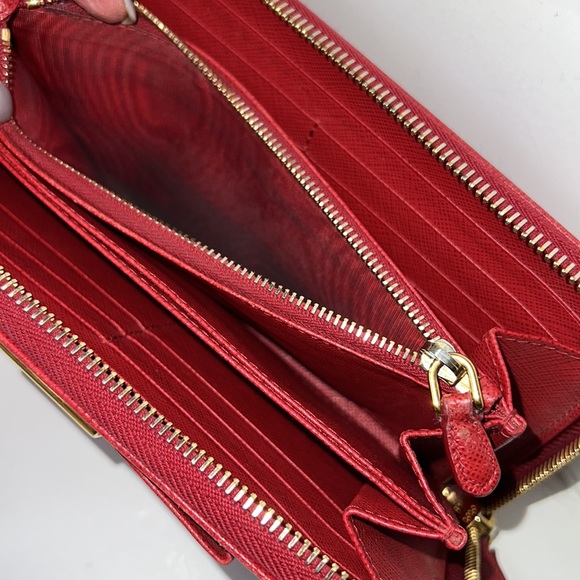 Prada Wallet - Picture 9 of 11